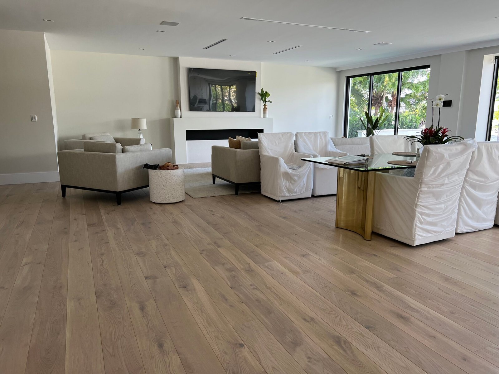 Rosina Rosina light grey hard wood floor